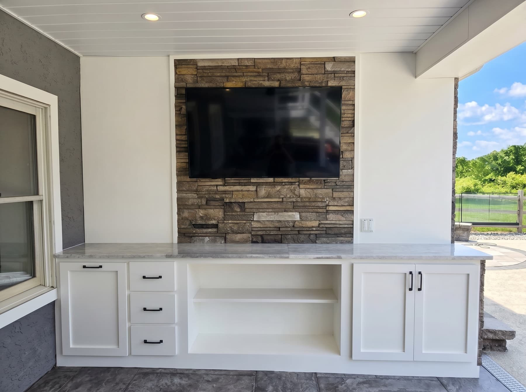Outdoor TV stone wall in Doylestown